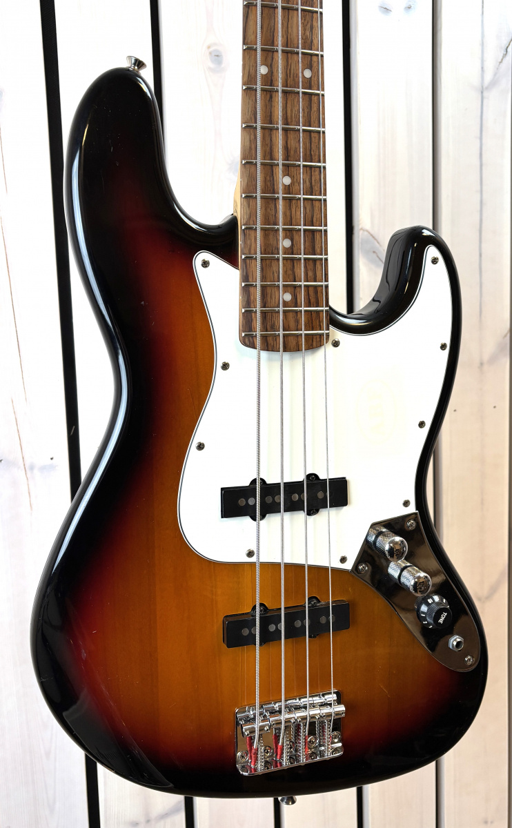 Squier Jazz Bass - begagnad