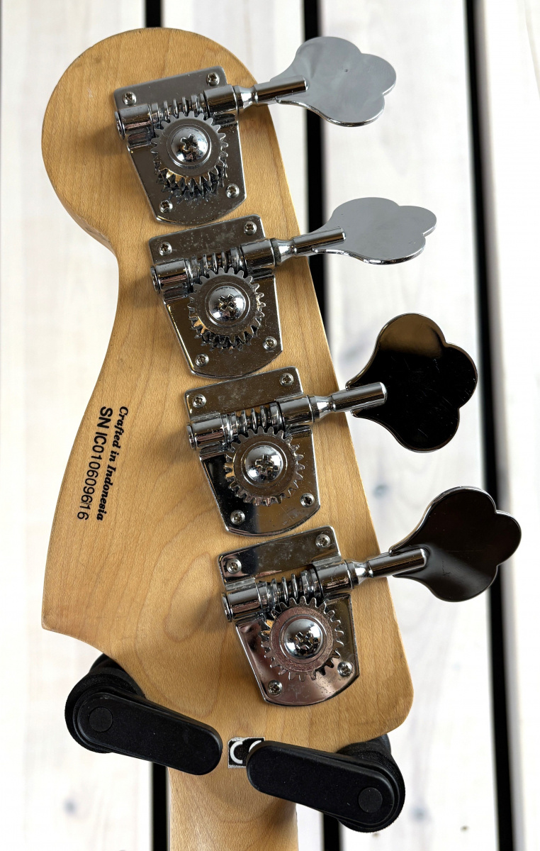 Squier Jazz Bass - begagnad