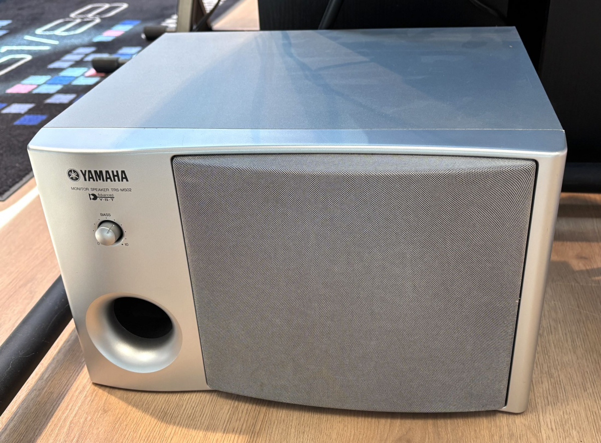 Yamaha Tyros 2 Bundle - begagnad
