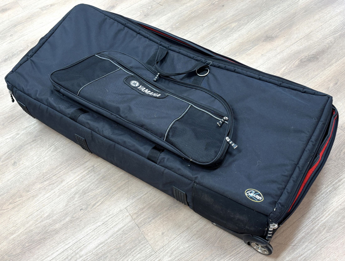 Yamaha Tyros 2 Bundle - begagnad
