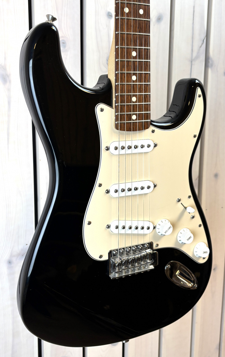 Fender Standard Stratocaster (MiM) - begagnad