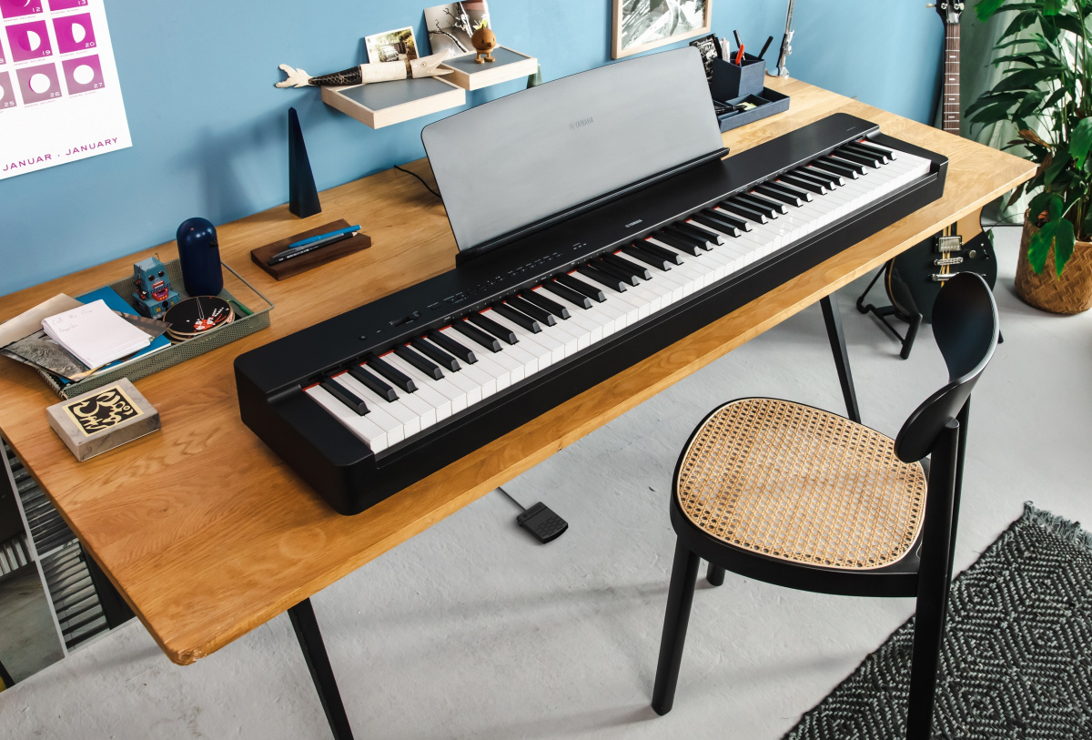 Yamaha P-225 Digitalpiano - Svart