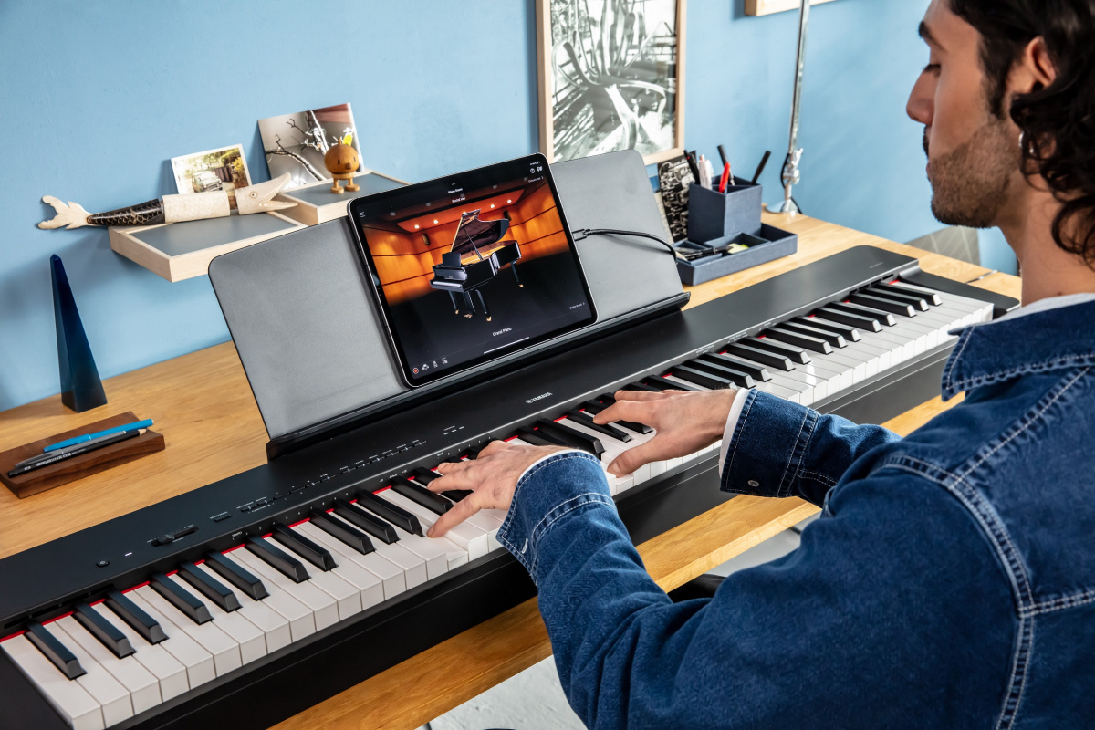 Yamaha P-225 Digitalpiano - Svart