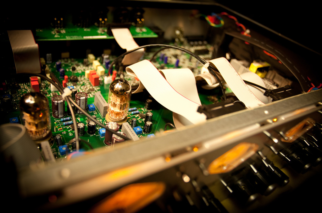 Universal Audio 4-710d Mikrofonf�rst�rkare