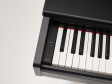 Yamaha YDP-105 B Arius - svart Detaljbild av tangenter och kontrollpanel på Yamaha YDP-105