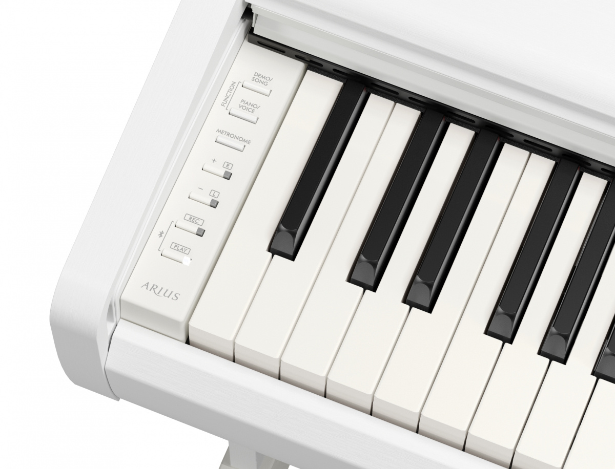 Detaljbild av klaviatur och kontrollpanel p� Yamaha YDP-146 vit
