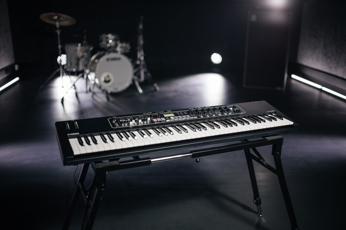 Yamaha CK76 stagekeyboard med 76 tangenter på scen